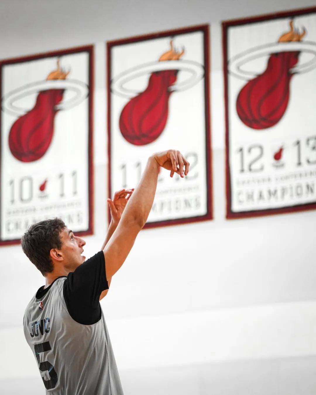 天行体育 -包含今夜浙江队备战NBA常规赛；外线爆发细节曝光；媒体盛赞；训练强度明显提升的词条