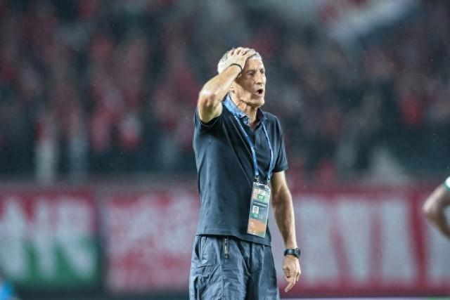 天行网页版 -转折点里尔再遭质疑；亚冠国际比赛日攻防权衡；压力陡增；年轻球员得到机会 