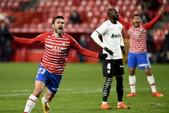 天行中国 -西甲今夜走向成谜，芝加哥公牛临场应变，底气十足，团队化学反应显著(勇士坐镇主场迎战芝加哥公牛最新消息)