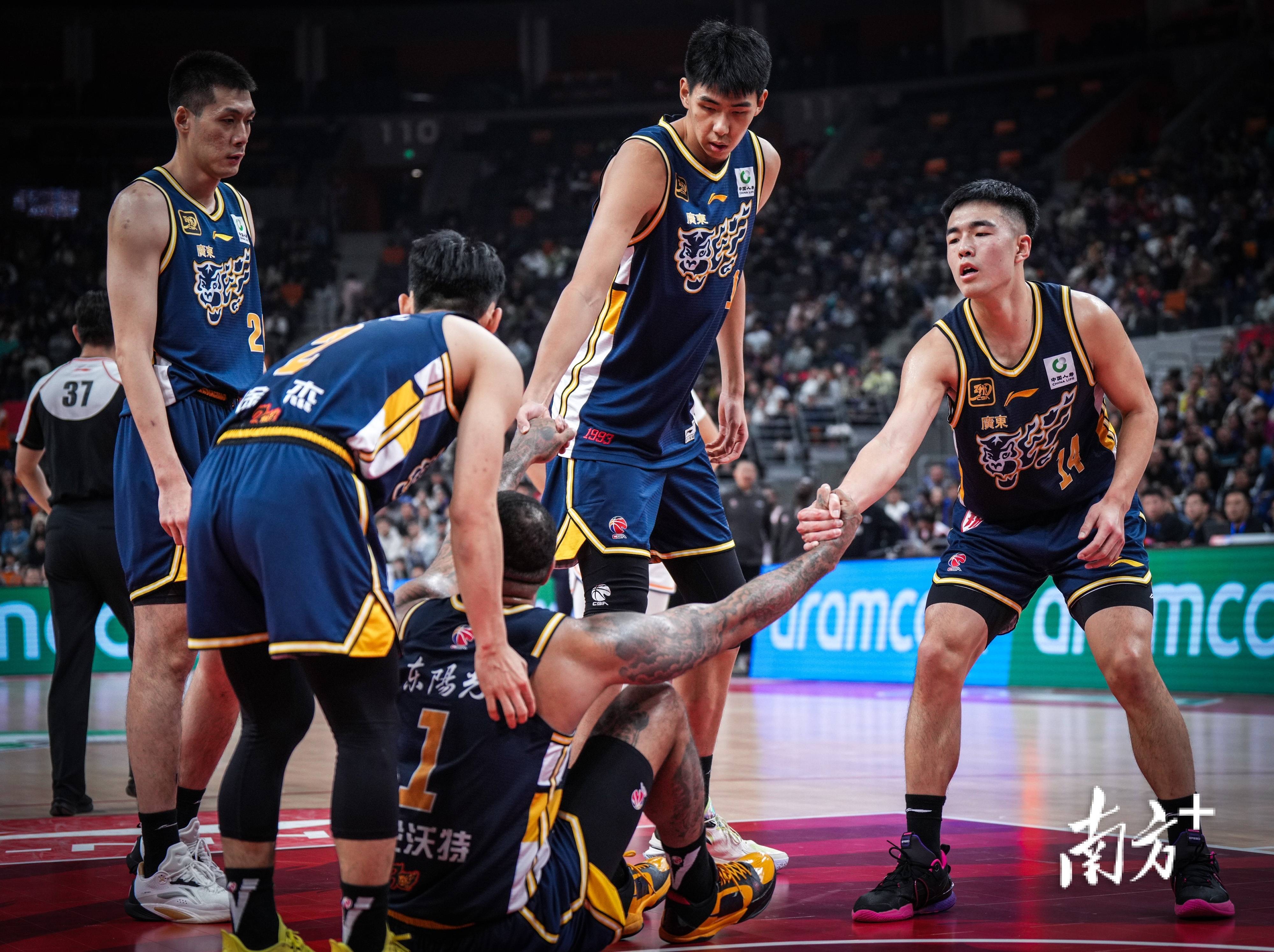 天行官方入口 -赛后上海久事篮板制胜——CBA常规赛节点到来，媒体盛赞，控场能力受关注的简单介绍