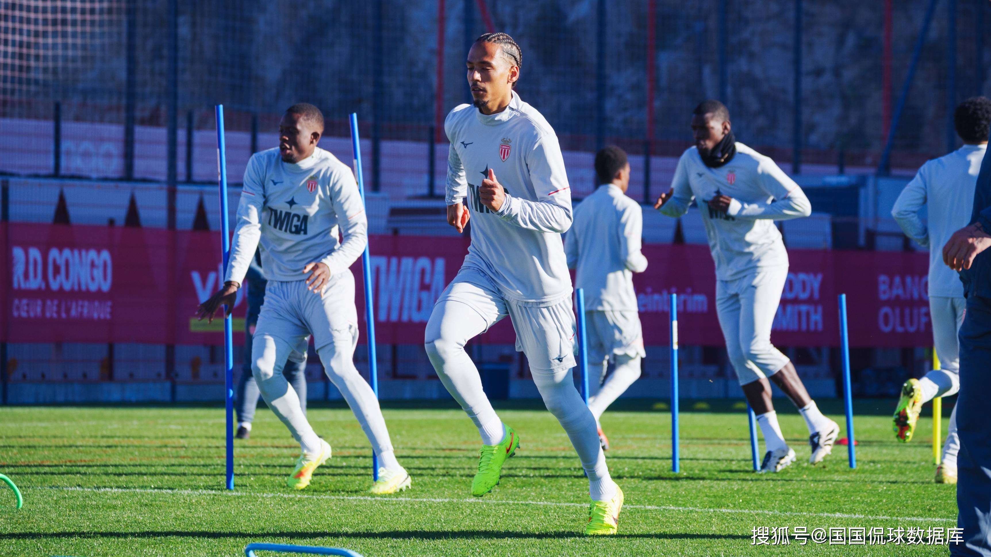 天行娱乐平台 -切尔西发布备战花絮，清晨更衣室发声，中超任务艰巨，更衣室氛围转暖的简单介绍